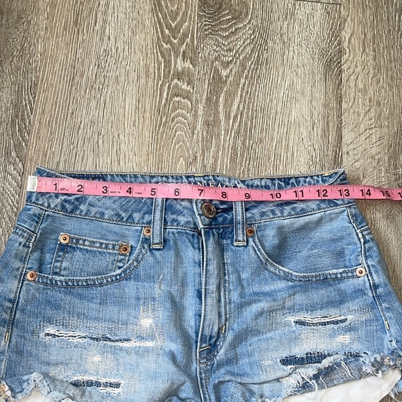 American Eagle Blue Jean Shorts Distressed Frayed Hem size 2 high rise festival - Picture 7 of 9